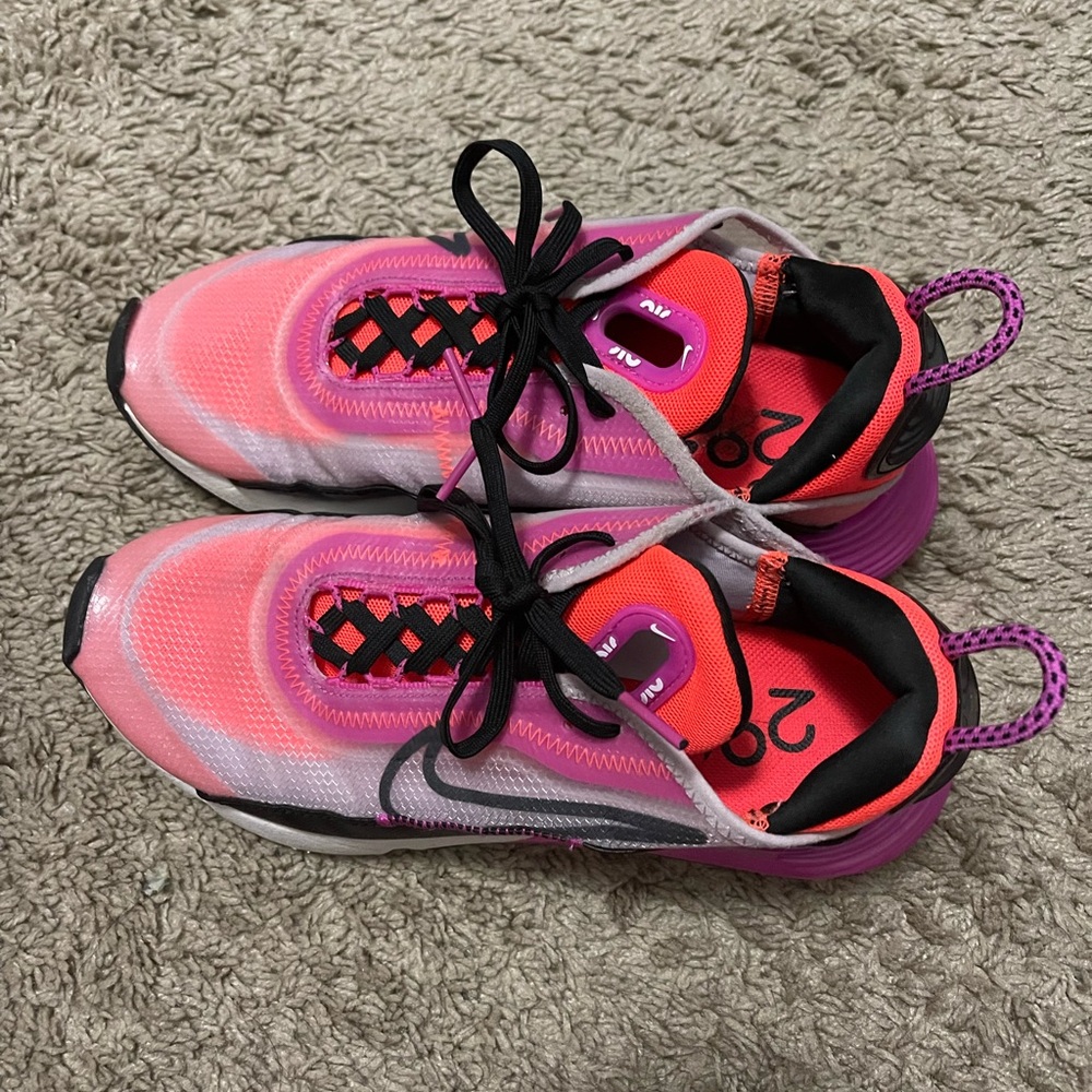 Discontinued Nike Air Max 2090 Iced Lilac Fire Pink lace up sneakers
